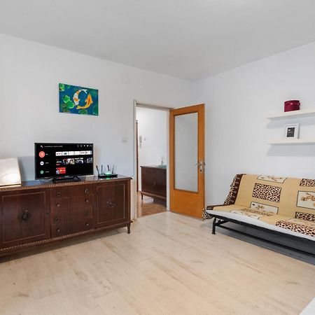 Dristor Large And Cozy Apartment Bucharest Exterior photo